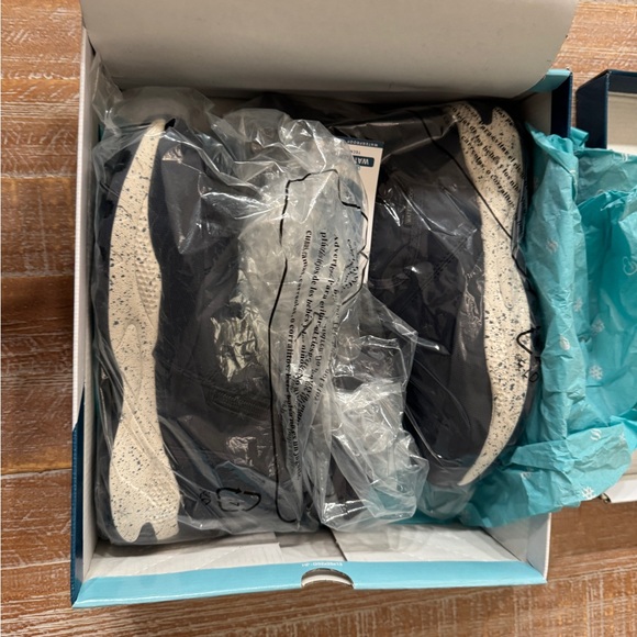 Darra Waterproof Cold Weather Boot - Picture 9 of 10